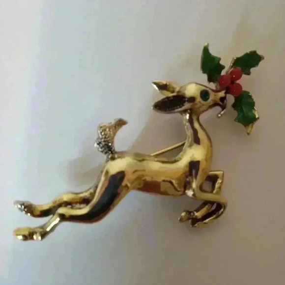 Leaping Reindeer w Holly Vintage Christmas Holiday Brooch Pin - Picture 3 of 4